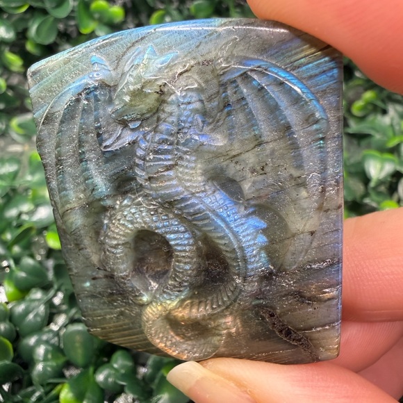 Flashy Labradorite Flying Dragon Carving - Picture 5 of 6